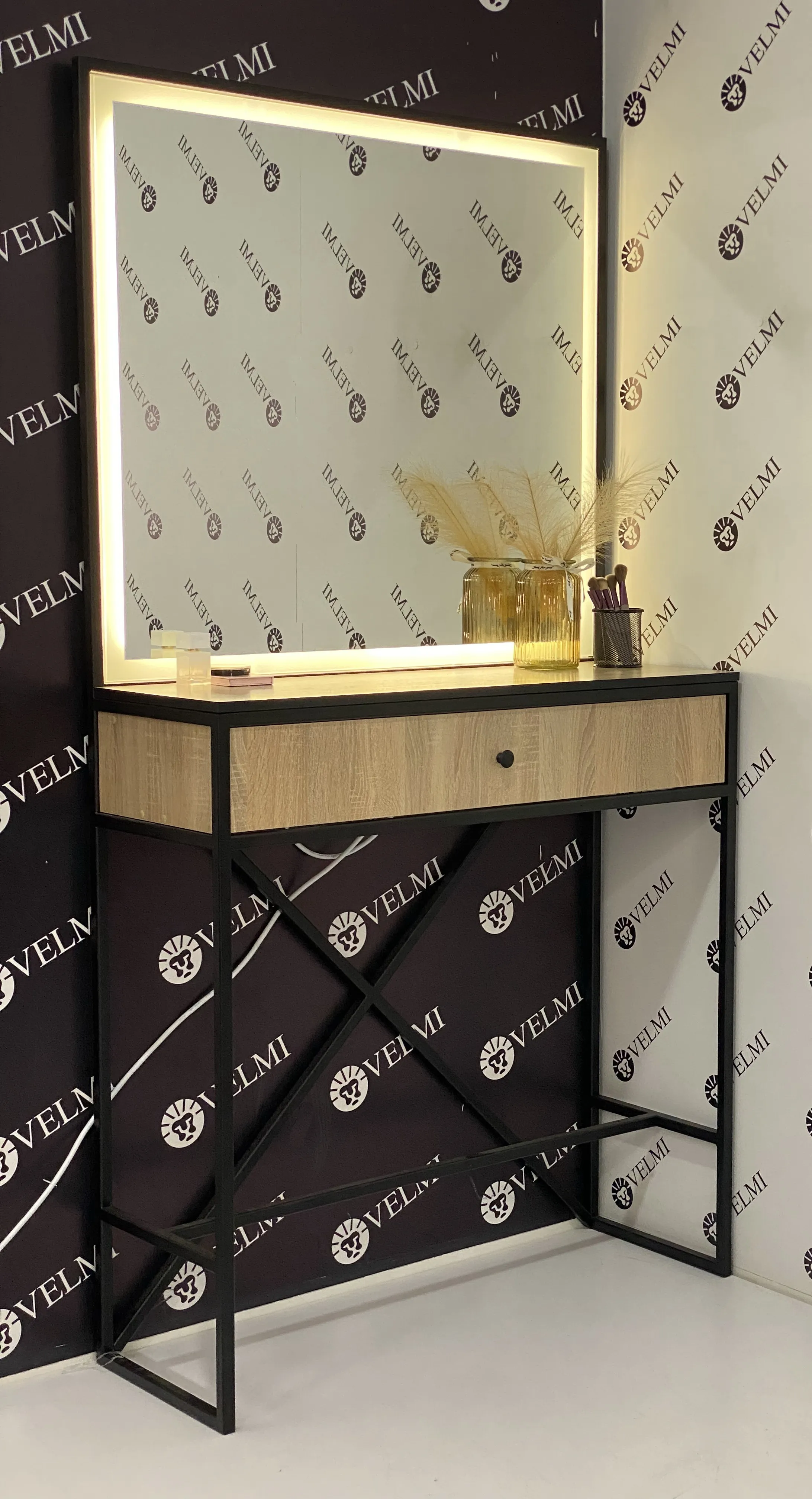 Робоче місце перукаря та візажиста Vivien VM739